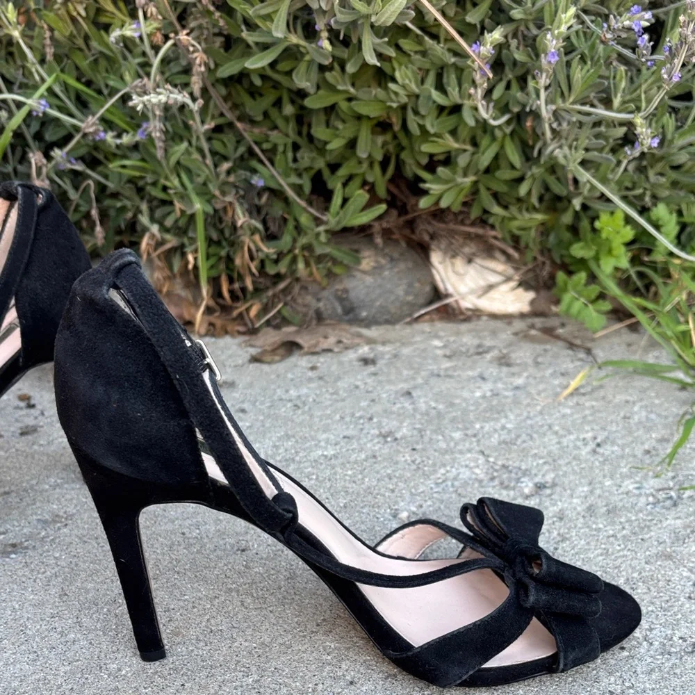 INC International Concepts Reesie Black‎ Leather Bow Heels. 7.5
